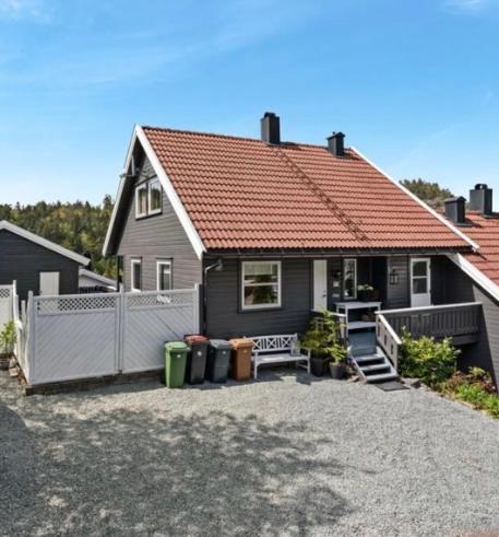 Sjarmerende Familievennlig Hus Med 2 Soverom Kristiansand Dış mekan fotoğraf